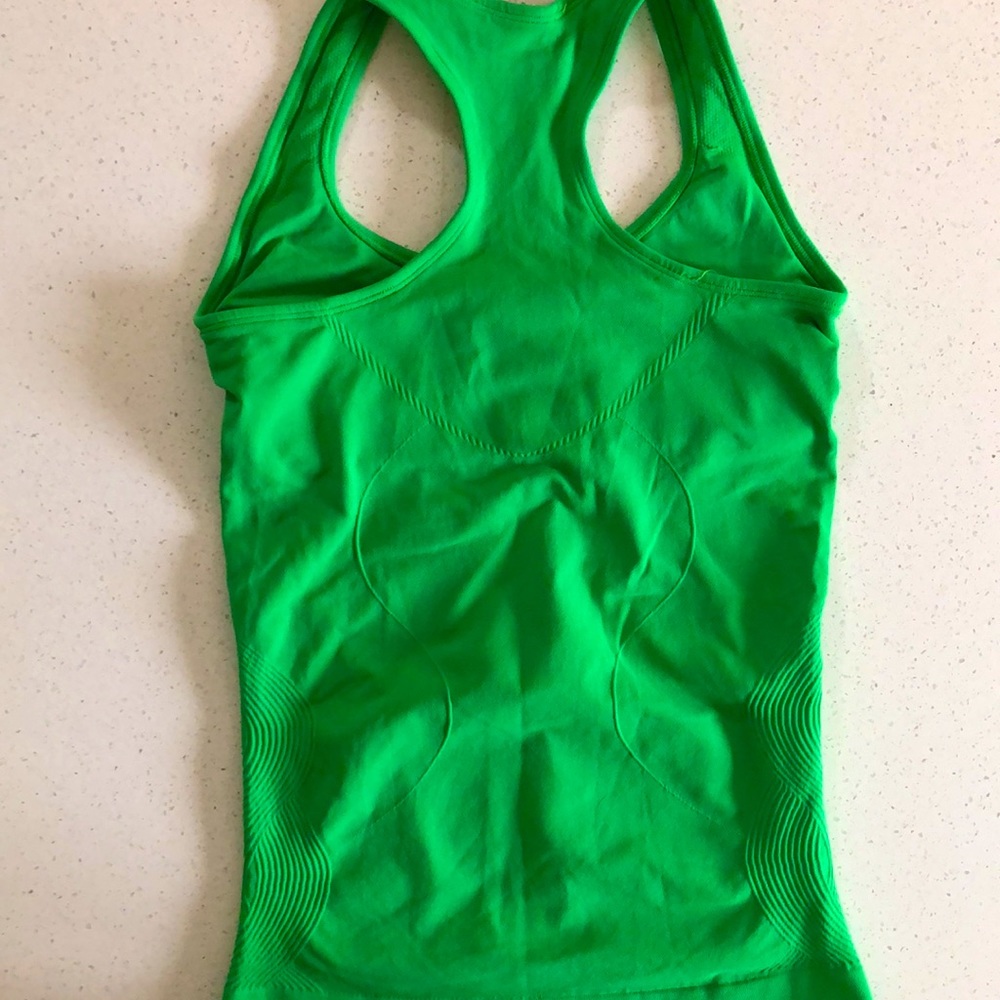 Athletic Essentials Work-Out Top Medium - Picture 2 of 5